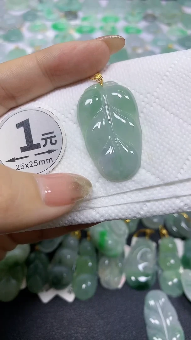 颈饰18K金镶嵌翡翠天然翡翠A货