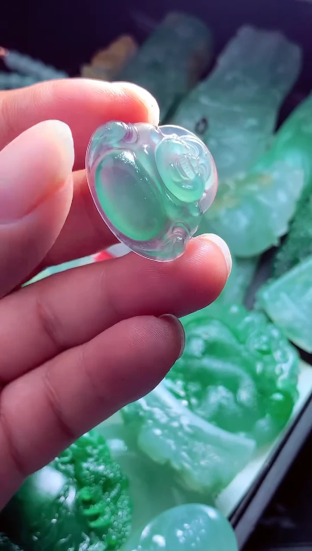 未镶嵌定制翡翠就****?翡翠毛货定制