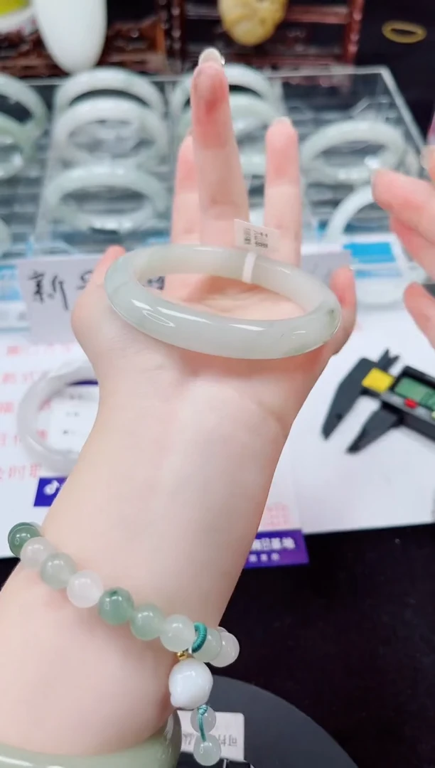 未镶嵌手镯石英质玉259-55/56