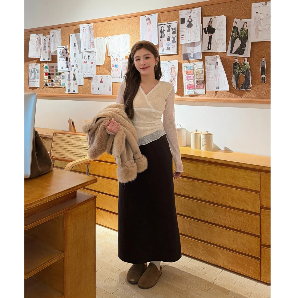 YPP！【甜欲因子】 新款磨毛纯欲风裸色小众气质V领蕾丝长袖内搭上衣