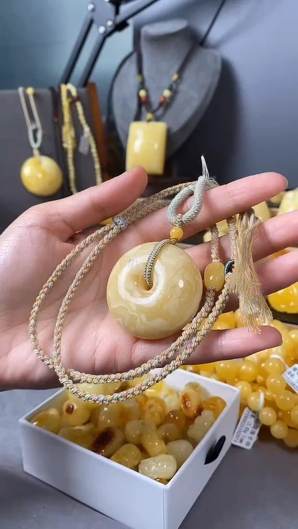 裸石琥珀未镶嵌大白花平安扣23.52克