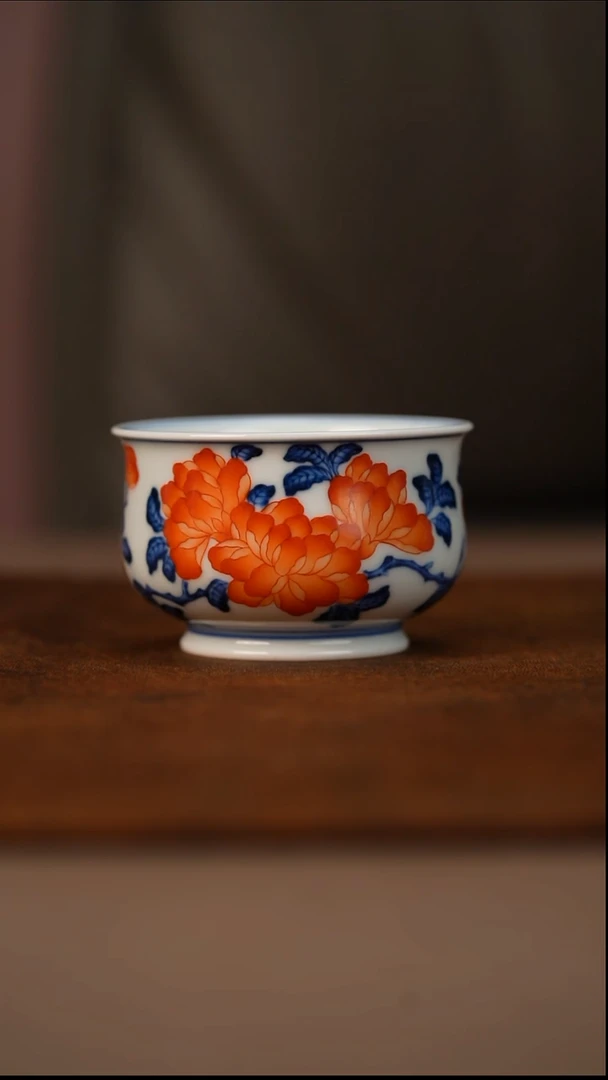 瓷又见春风青花矾红石榴花炉式杯