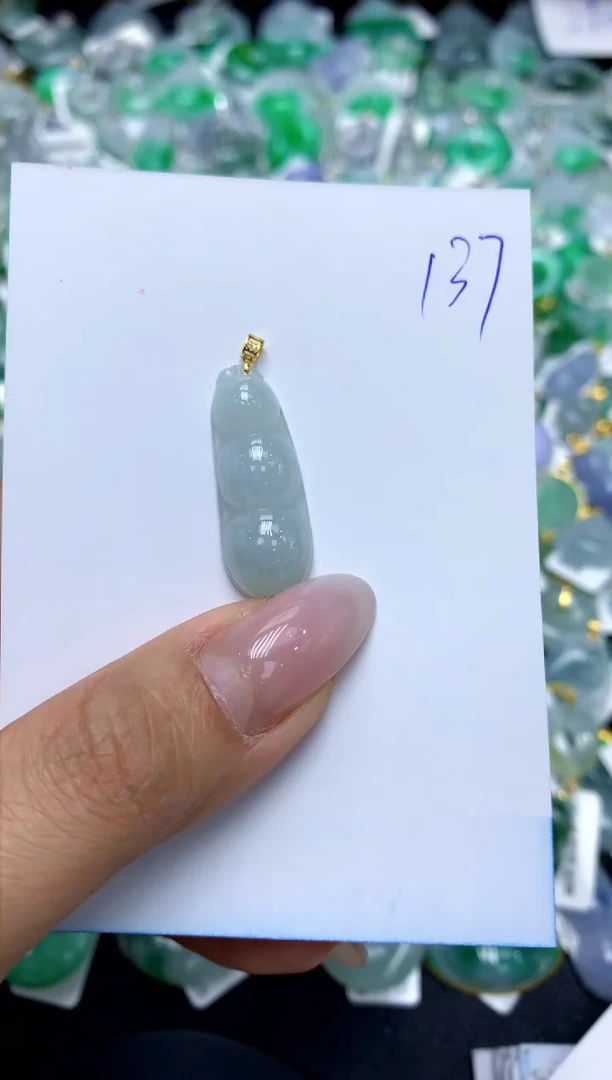 翡翠18K金镶嵌颈饰11111111111111