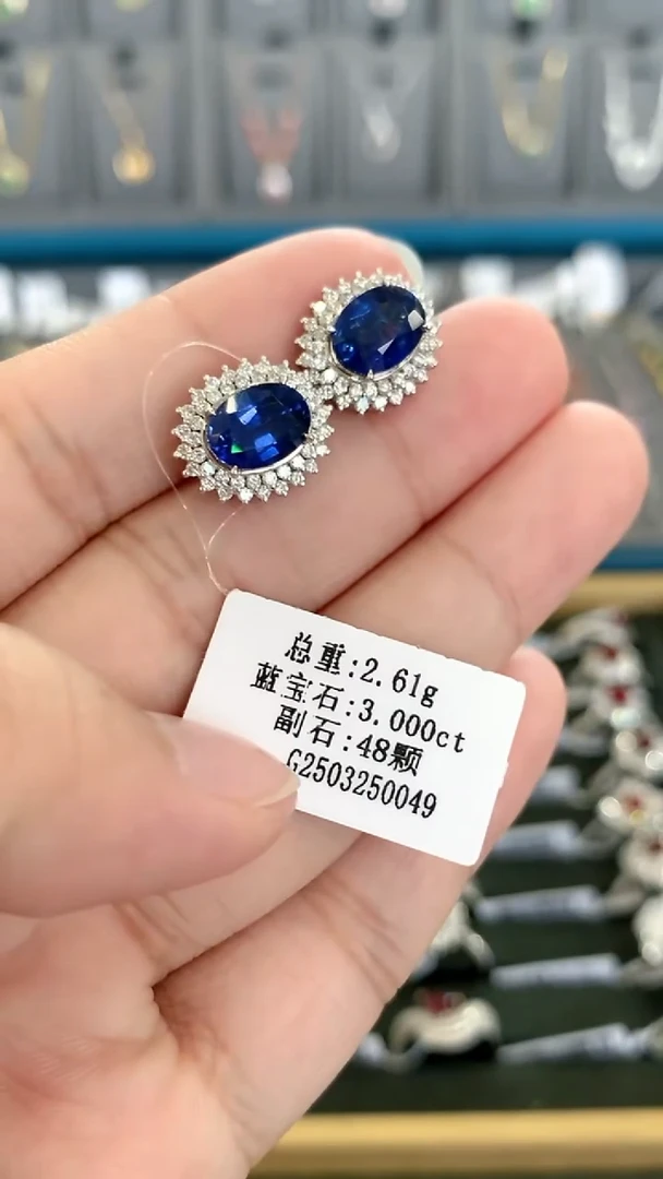 耳钉蓝宝石18K金镶嵌3克拉