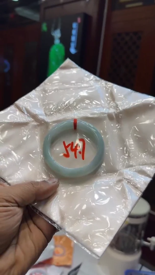 未镶嵌手镯翡翠手镯包容价