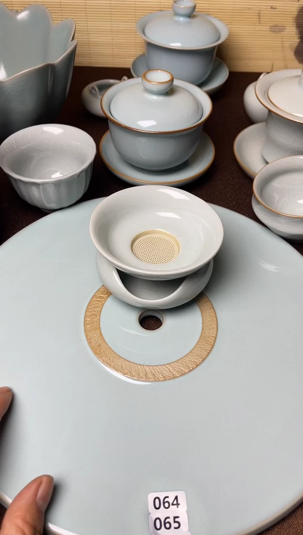 一品一价-微微瑕云雾月白釉手工茶漏