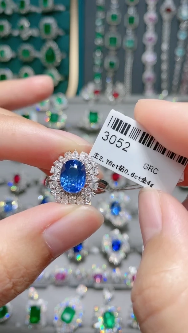 18K金戒指蓝宝石18K金镶嵌.