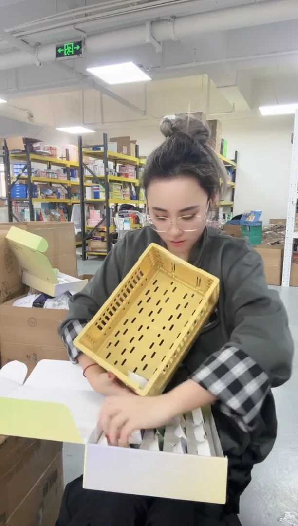 99顾顾 四季餐盒*15杯+排毛罐*2个+尾巴收纳筐黄*1个