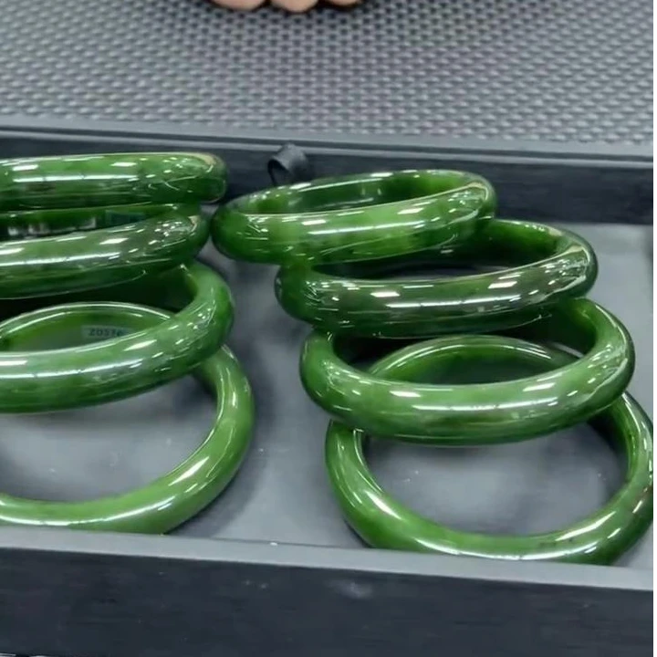 【老郑家】和田玉手镯一支(多样性发1件) 红皮