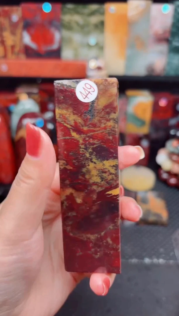 玉桂林鸡血玉印章摆件449