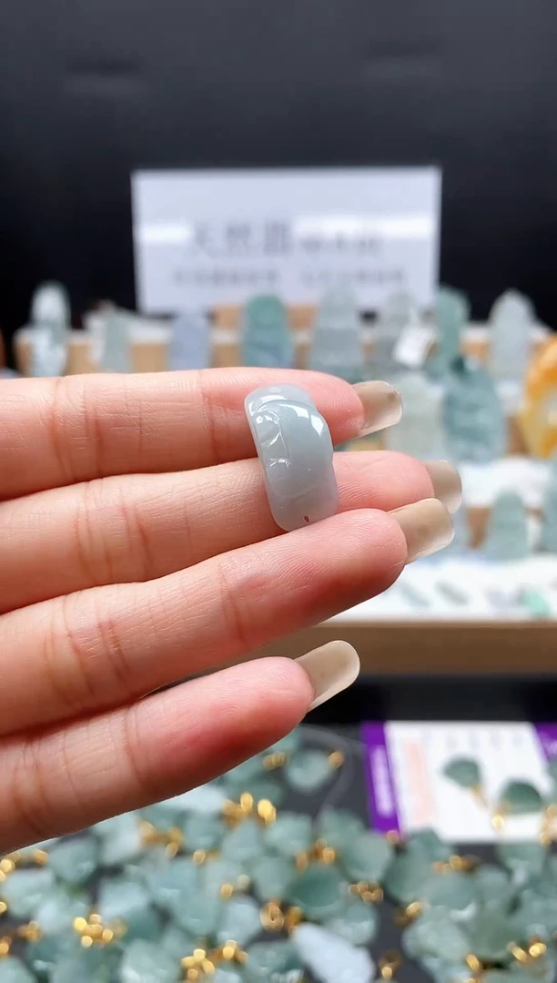 翡翠未镶嵌吊坠(不含链)115如意手牌