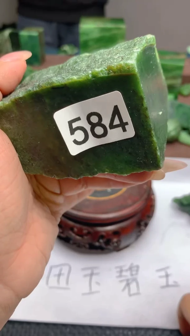和田玉（碧玉）未镶嵌珠宝半成品584