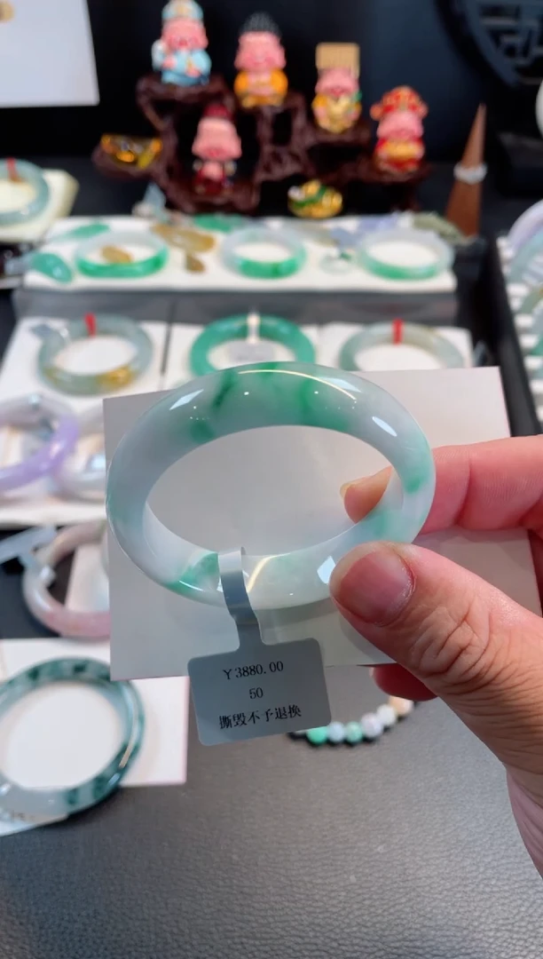 翡翠手镯未镶嵌50正圈1有纹