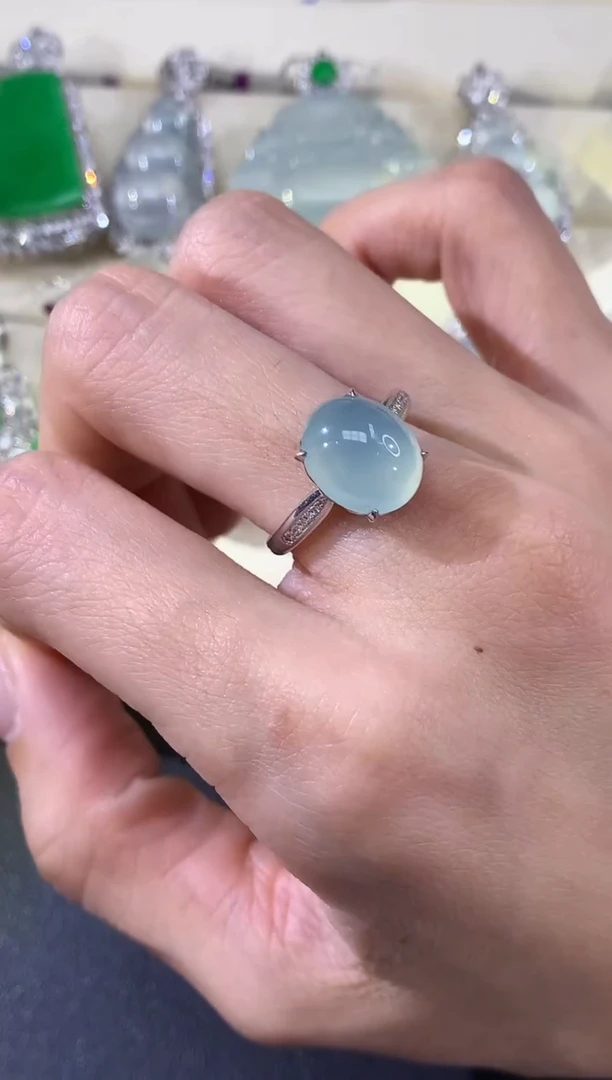 18K金镶嵌戒指翡翠B65多样性发其一