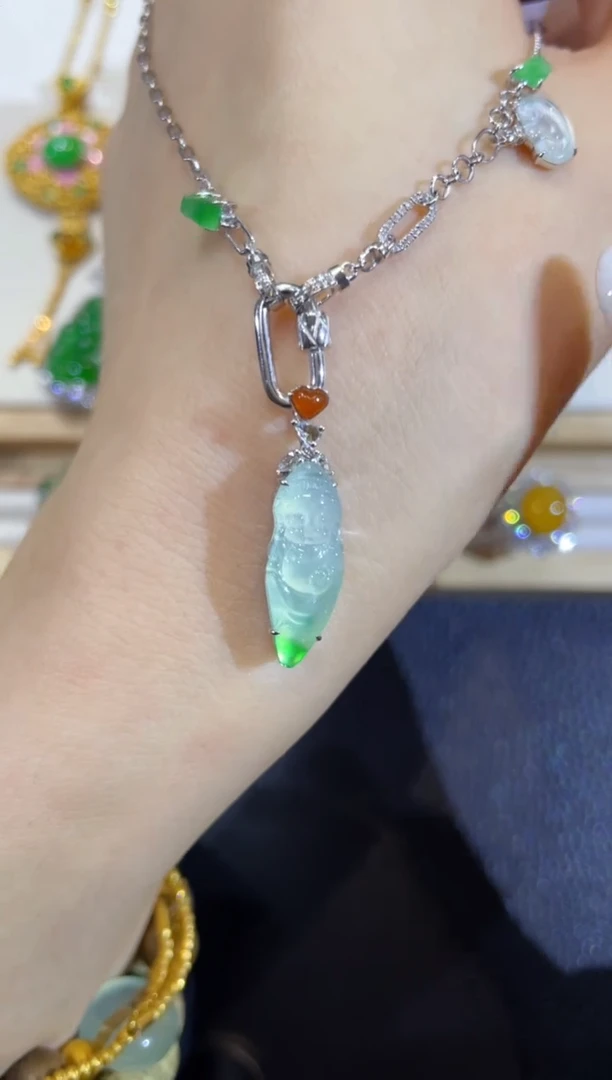 颈饰18K金镶嵌翡翠团购9