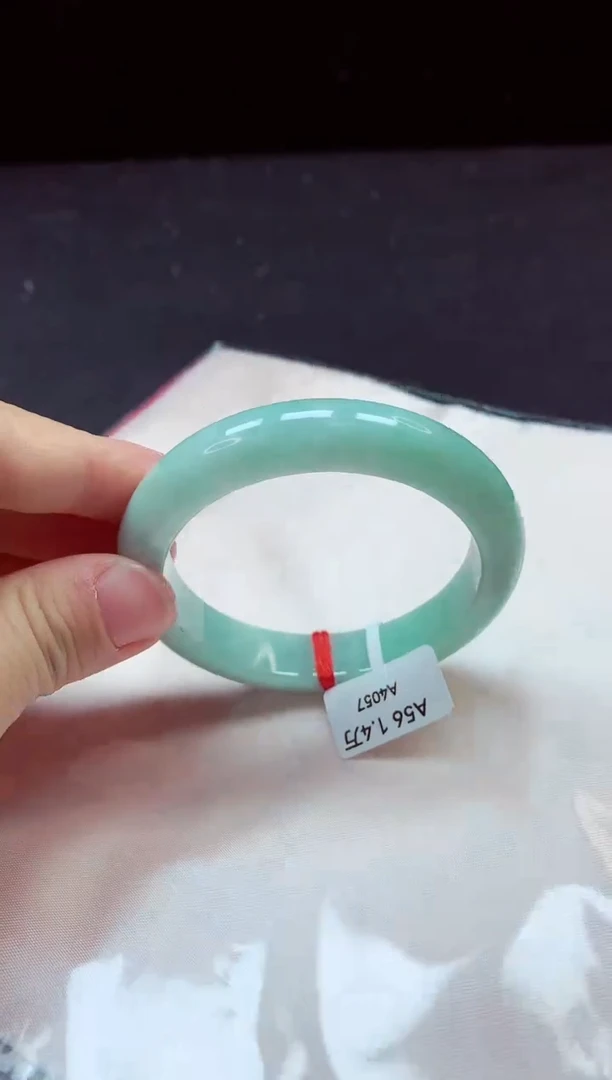 【闪购商品】翡翠手镯未镶嵌镯子56+