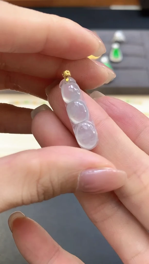 翡翠18K金镶嵌吊坠(不含链)豆子-380