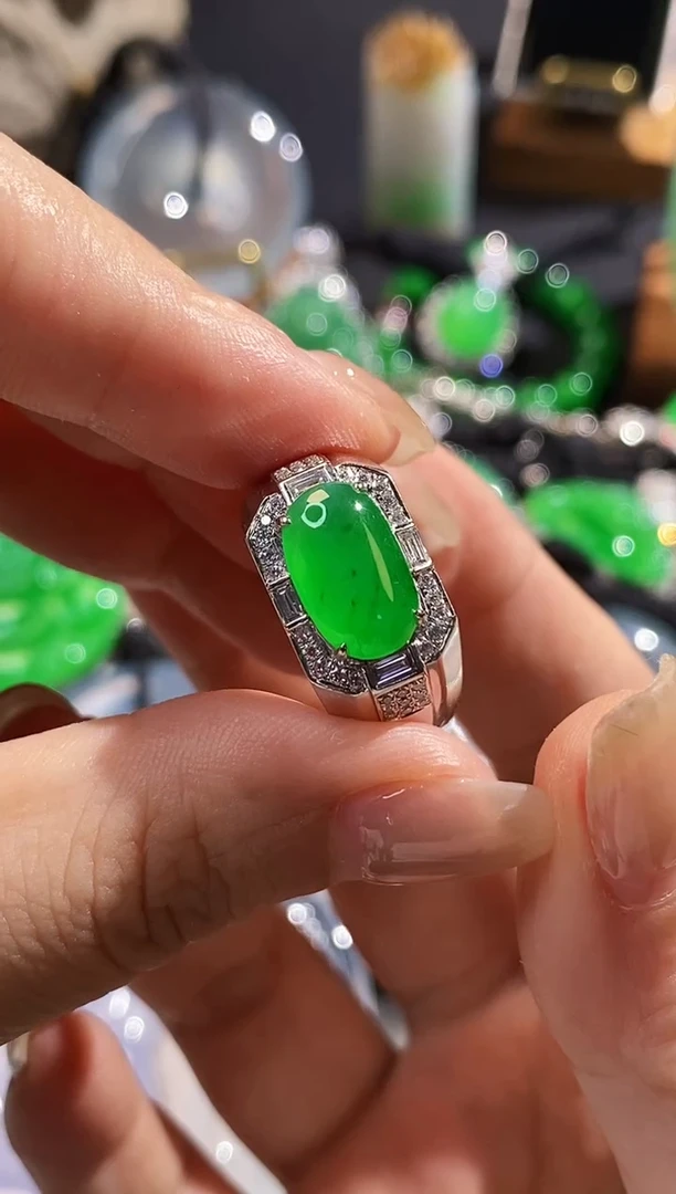 翡翠18K金镶嵌颈饰18K金翡翠戒指