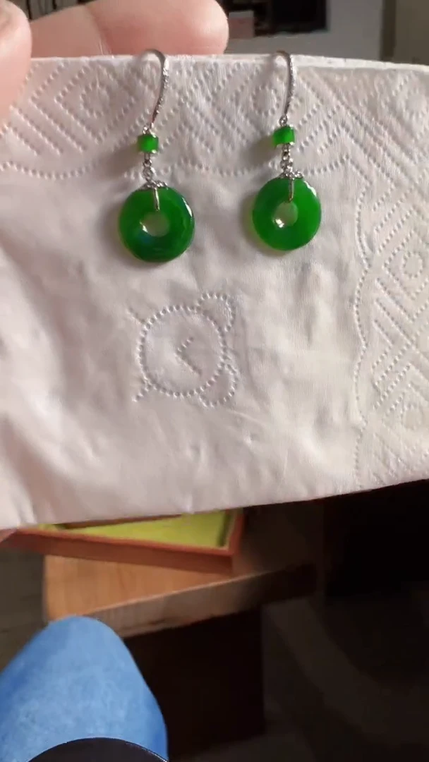 颈饰18K金镶嵌翡翠耳饰