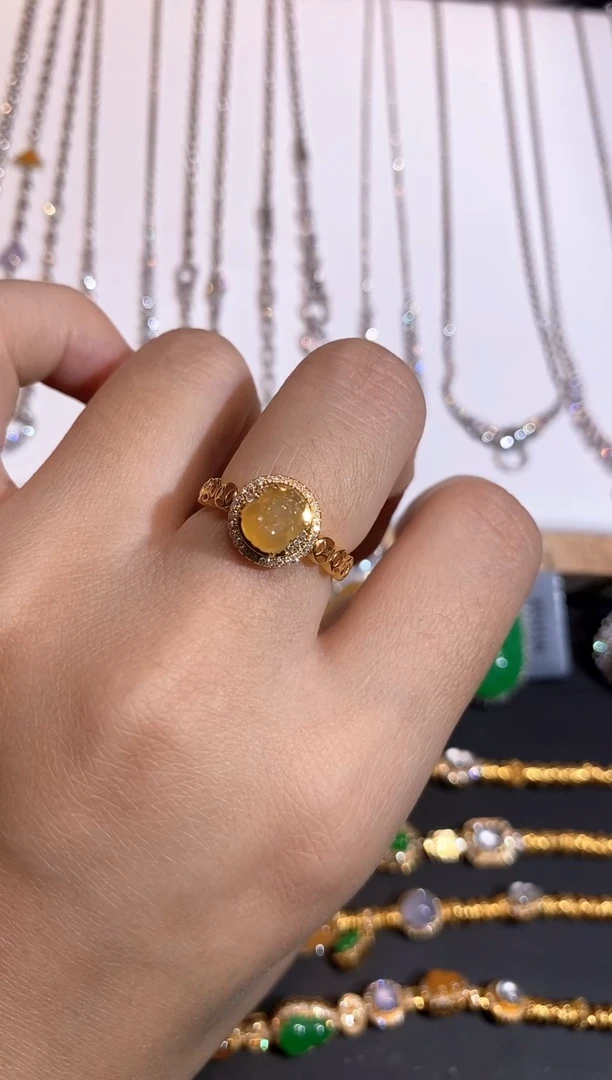 18K金镶嵌戒指翡翠戒指