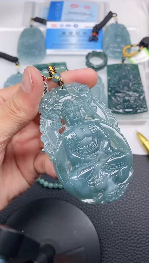 颈饰未镶嵌翡翠