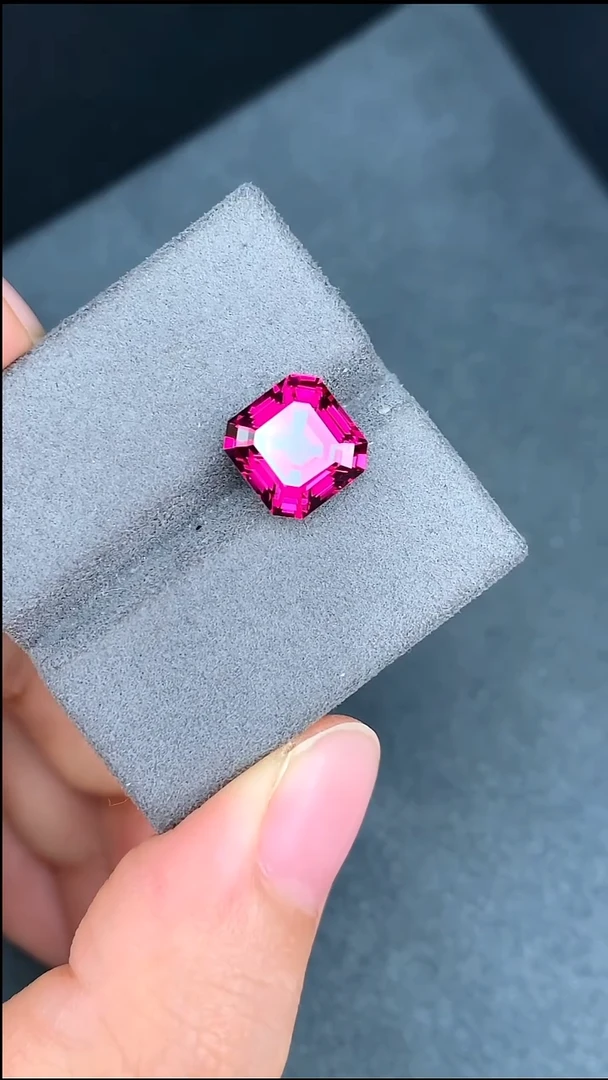 未镶嵌无石榴石4.7克拉