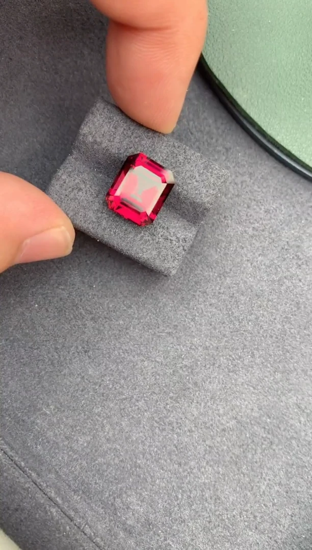 【闪购商品】石榴石裸石未镶嵌8.1ct镁铝榴石