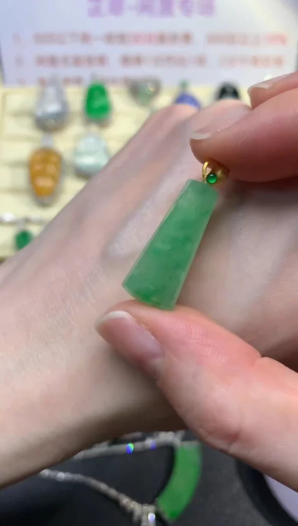 翡翠18K金镶嵌吊坠(不含链)吊坠|600+60