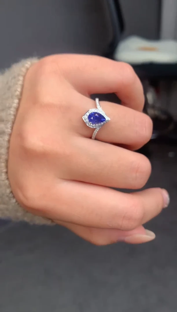 【闪购商品】彩色蓝宝石戒指18K金镶嵌1.5ct紫蓝宝戒指