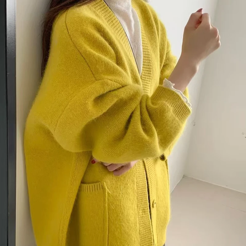 浣熊绒欧洲秋冬纯色多巴胺V领加厚开衫女宽松慵懒风大版毛衣外套