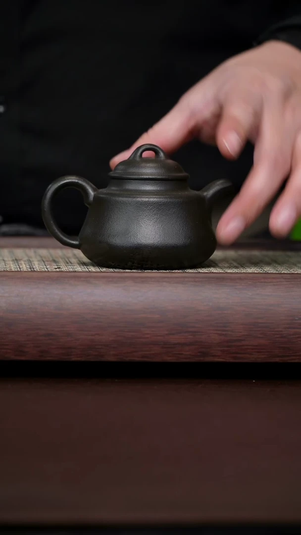 原矿手工紫泥捂灰圆鼎150CC