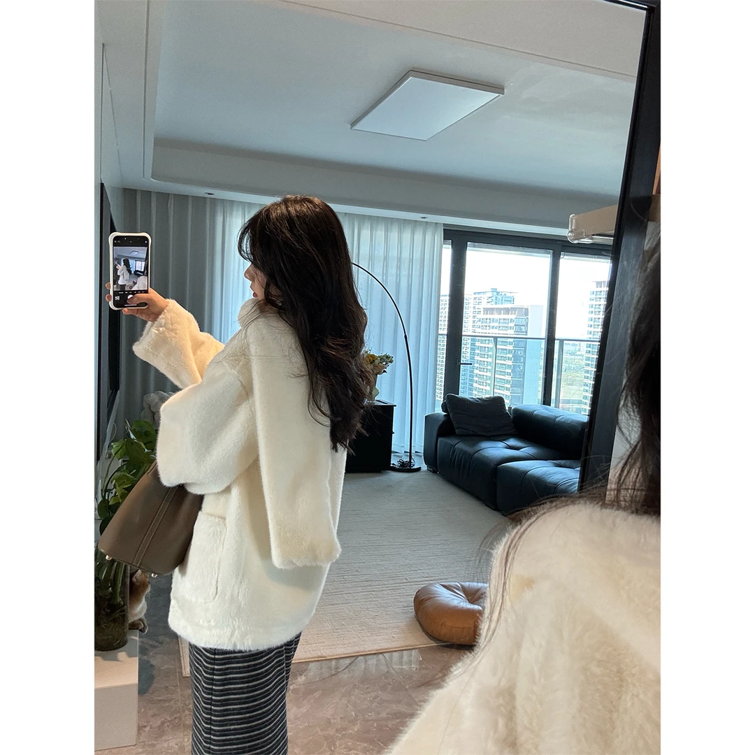 Lilpera胖梨定制 “奶霜兔”冬季自带围巾外套时尚气质绒毛上衣B136