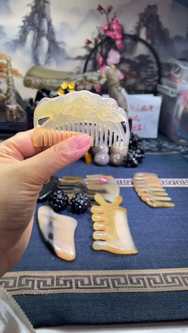 高贵羊精雕小板包包梳