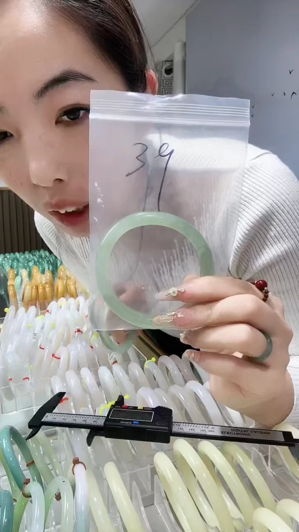 【闪购商品】蛇纹石玉手镯未镶嵌岫玉手镯64圈口