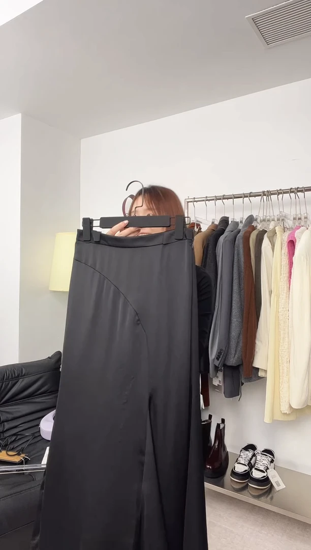 069  YCH 丝稠半裙XS 待开价