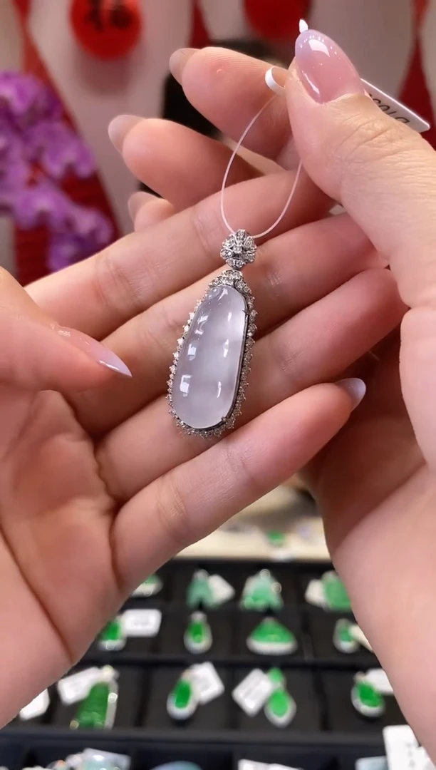 【闪购商品】翡翠颈饰18K金镶嵌D1030 豆子 含运营费