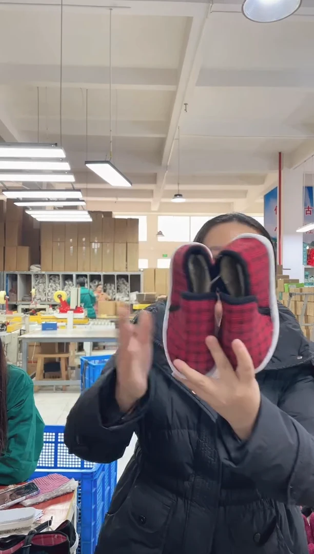 宝宝红格子棉鞋19码374号