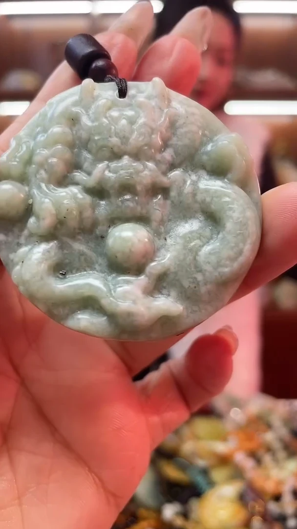 未镶嵌蛇纹石玉吊坠