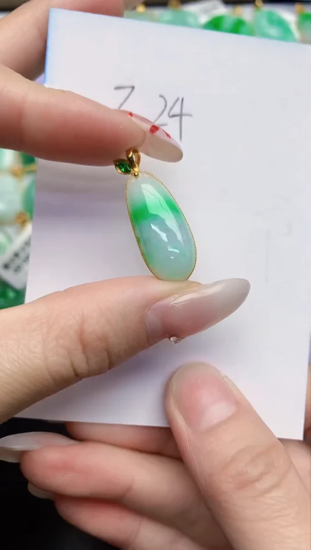 【闪购商品】翡翠颈饰18K金镶嵌0000000000