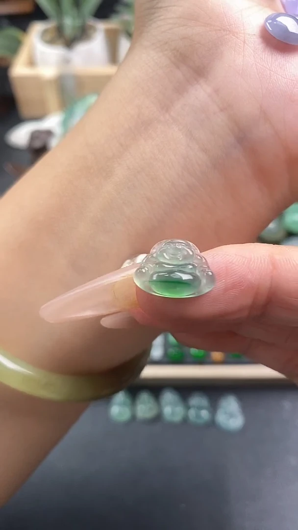 颈饰未镶嵌翡翠佛公