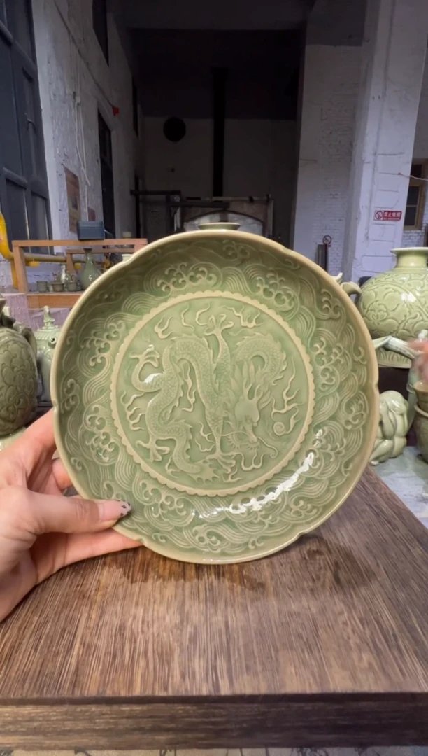 微瑕耀州窑穿云龙盘