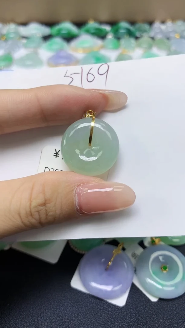 翡翠18K金镶嵌颈饰天然缅甸翡翠A货