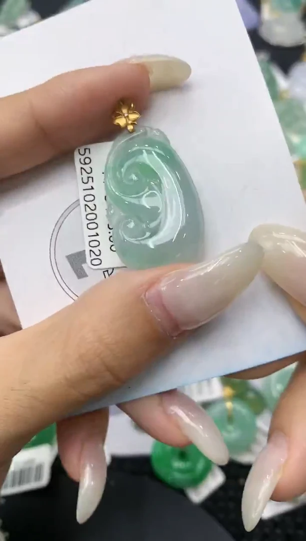 颈饰18K金镶嵌翡翠11111111111