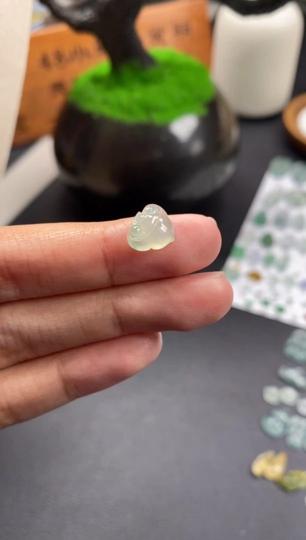 颈饰未镶嵌翡翠翡翠冰种裸石