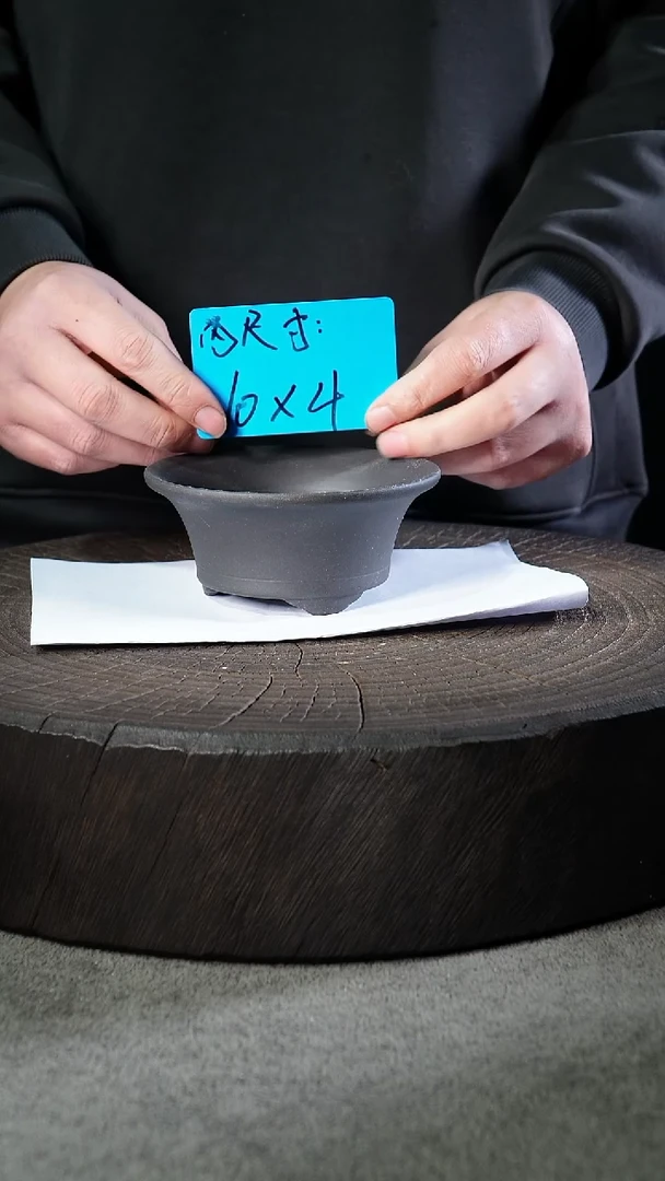 A宜兴紫砂小花盆
