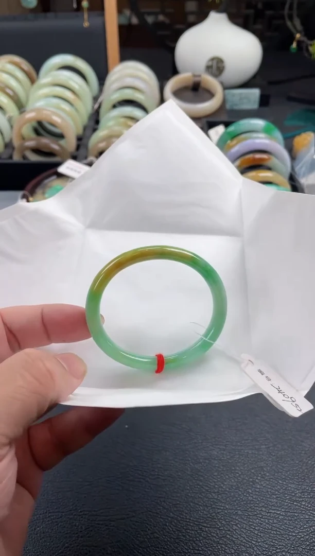 【闪购商品】翡翠手镯未镶嵌53贵妃 有纹