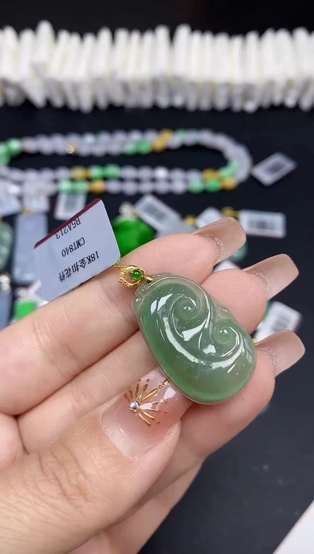 吊坠(不含链)18K金镶嵌翡翠如意18K金扣镶嵌@@CMT840