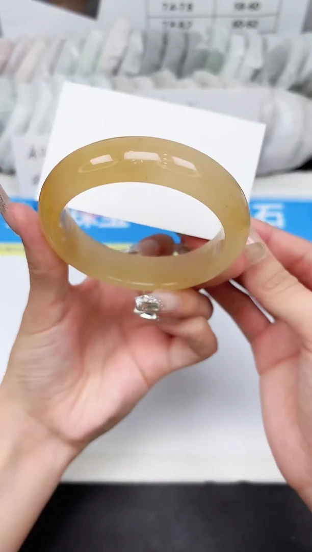 石英质玉手镯未镶嵌82-58.6