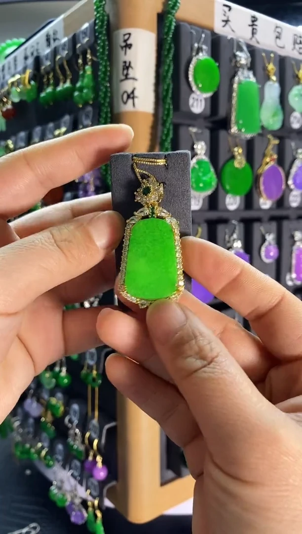 【闪购商品】翡翠耳饰银S925镶嵌234...