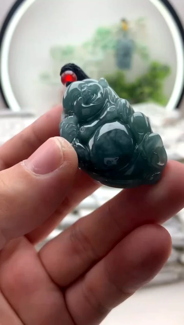 翡翠未镶嵌颈饰布袋佛